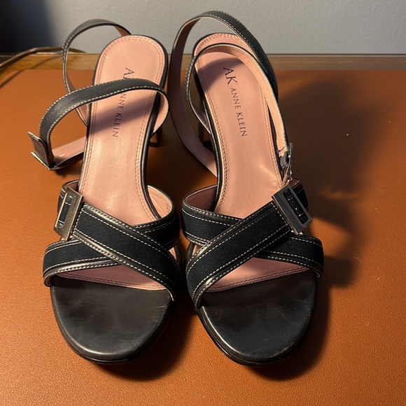 Cute stewpot sandals with chunky heel - Picture 2 of 3